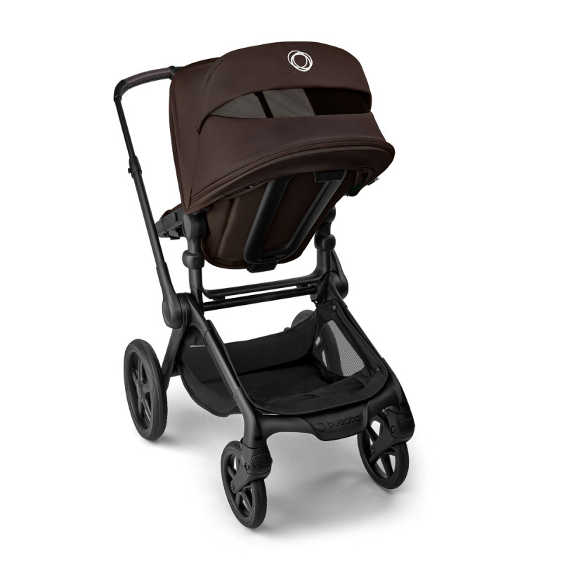 capota colocada en carrito bugaboo fox 5 renew en marrón cocoa brown
